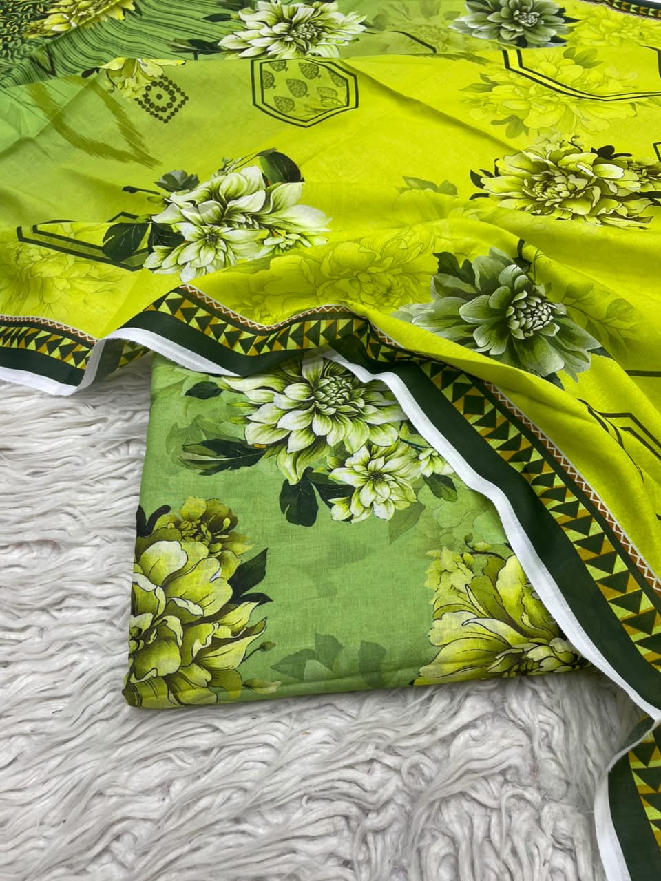 3Pc Same Printed Lawn Suit 570
