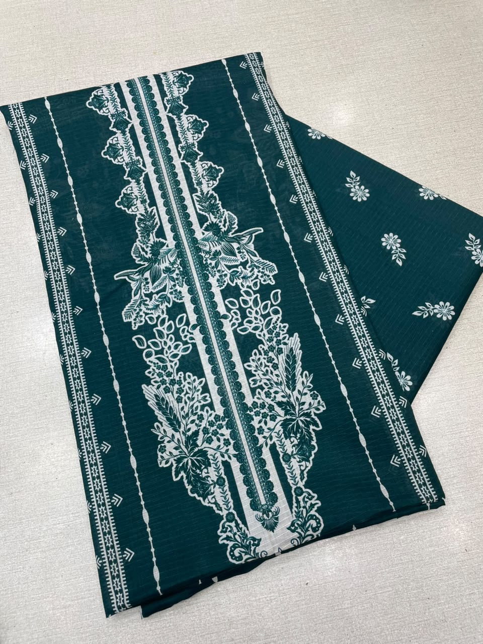 2Pc Bana Doria Lawn Kameez & Trouser 579