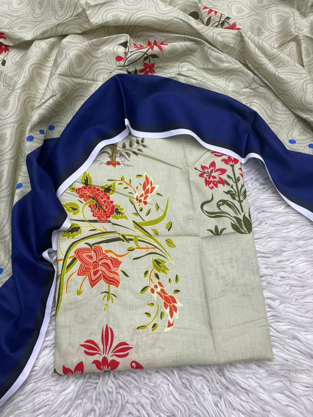 2Pc Bin Saeed Lawn Kameez & Dupatta Suit 3230
