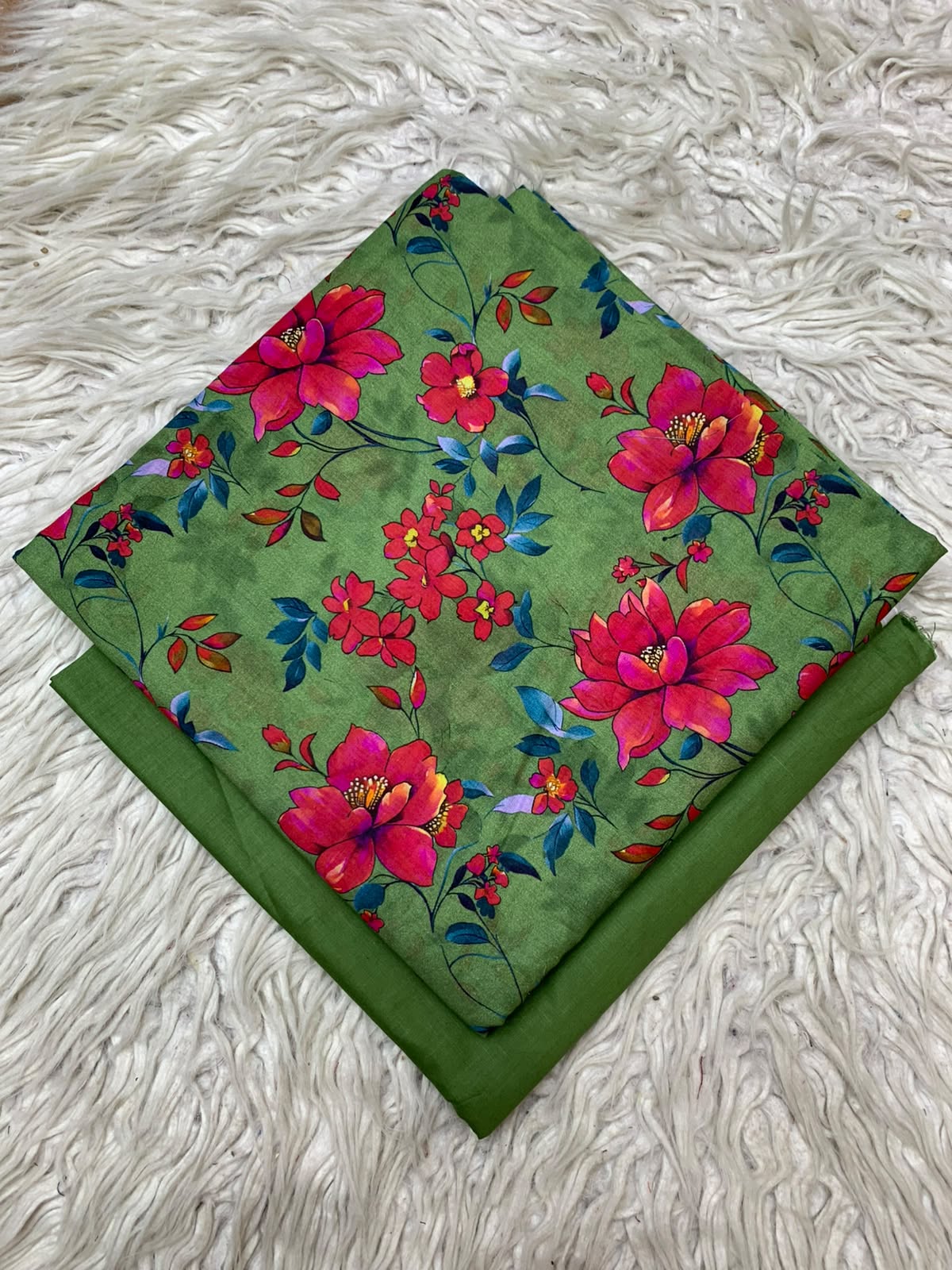 2Pc Printed Lawn Unstitched Suit 15