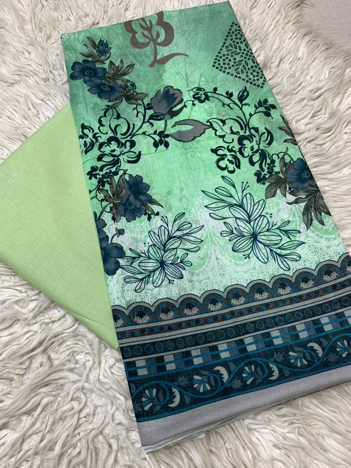 2Pc Printed Lawn Unstitched Suit 550