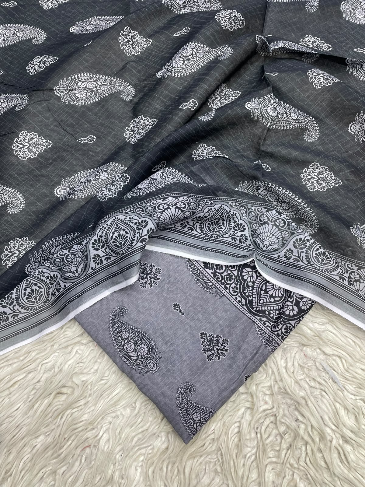 2Pc Printed Lawn Kameez & Dupatta 32
