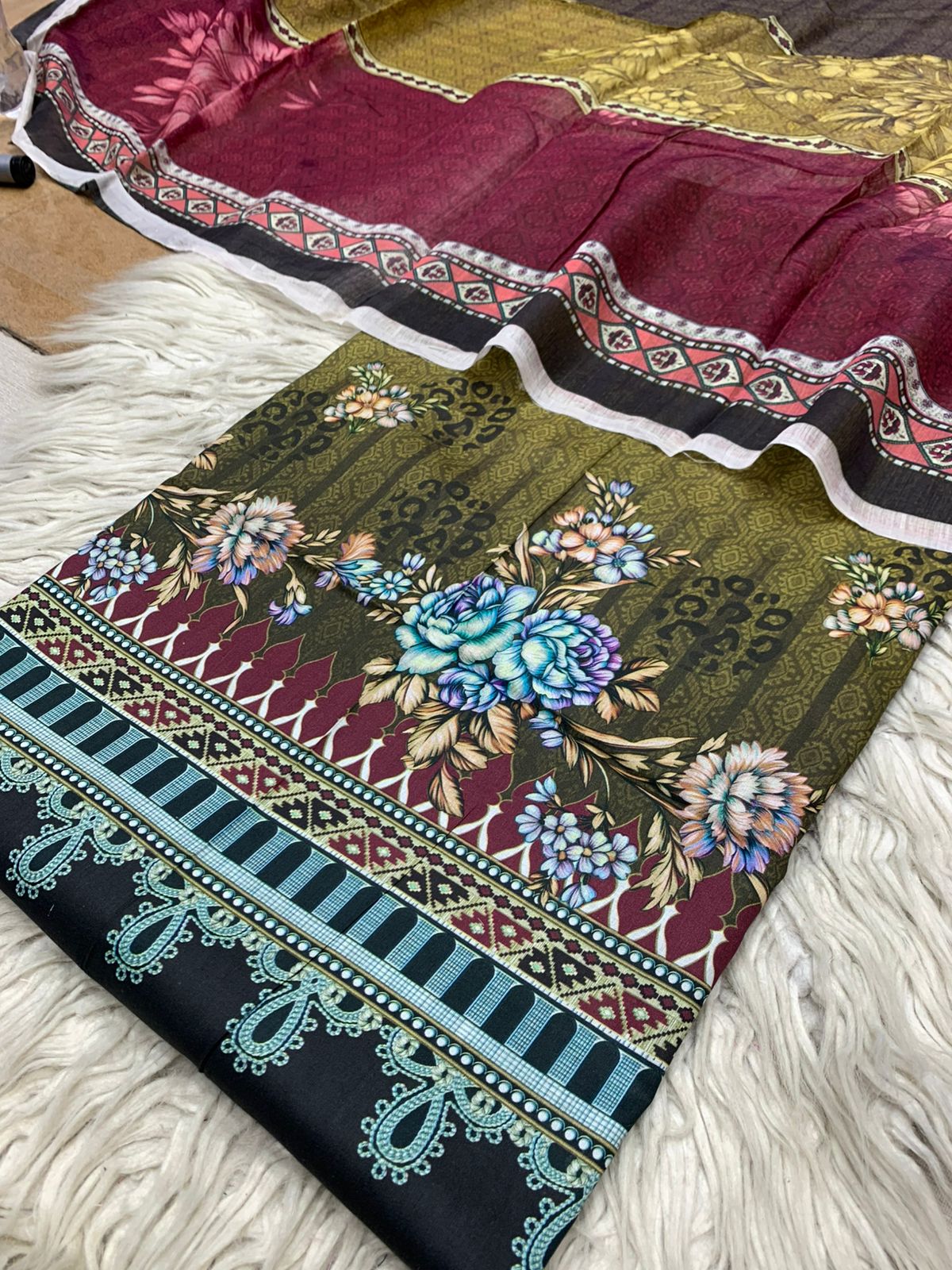 2Pc Lawn Kameez & Dupatta Printed Suit Vol-620