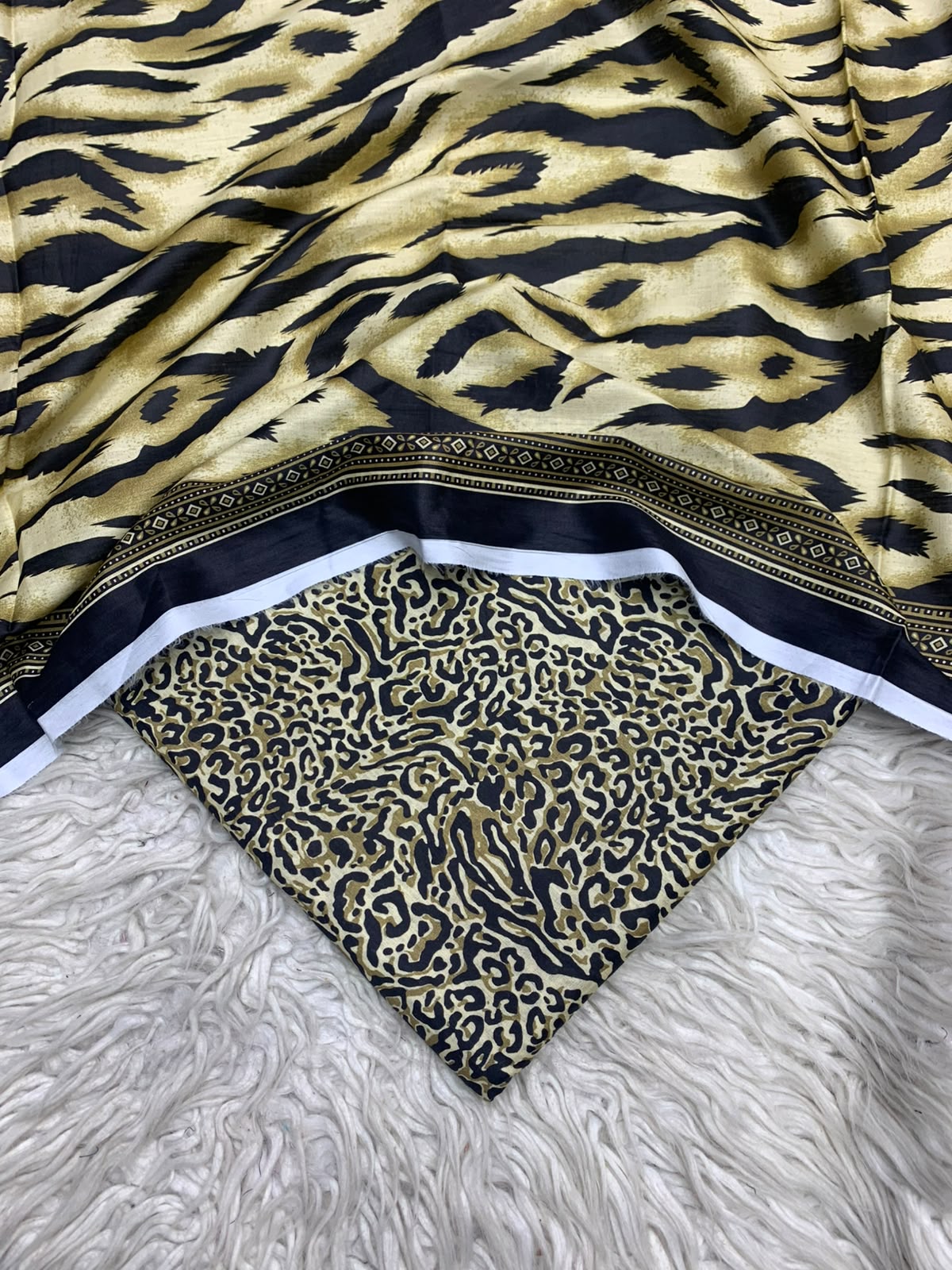 3Pc Printed Lawn Unstitched Suit 6224
