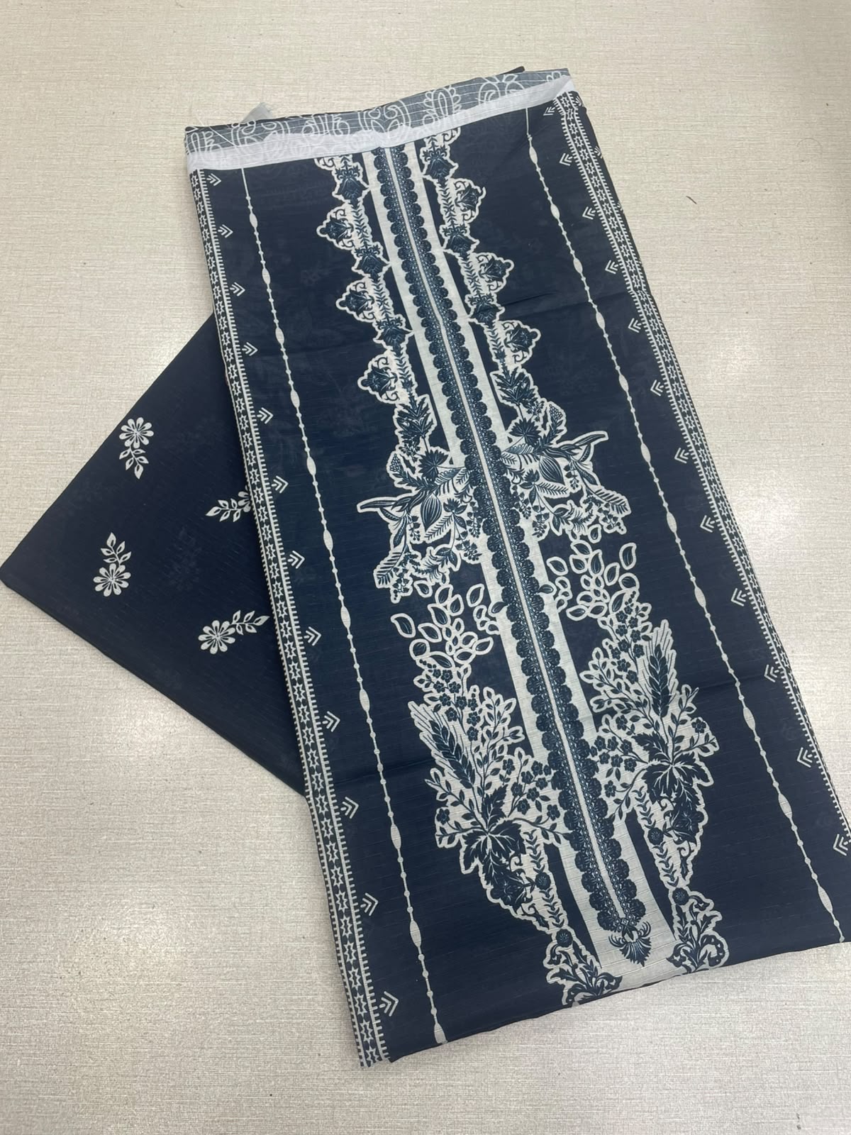 2Pc Bana Doria Lawn Kameez & Trouser 579