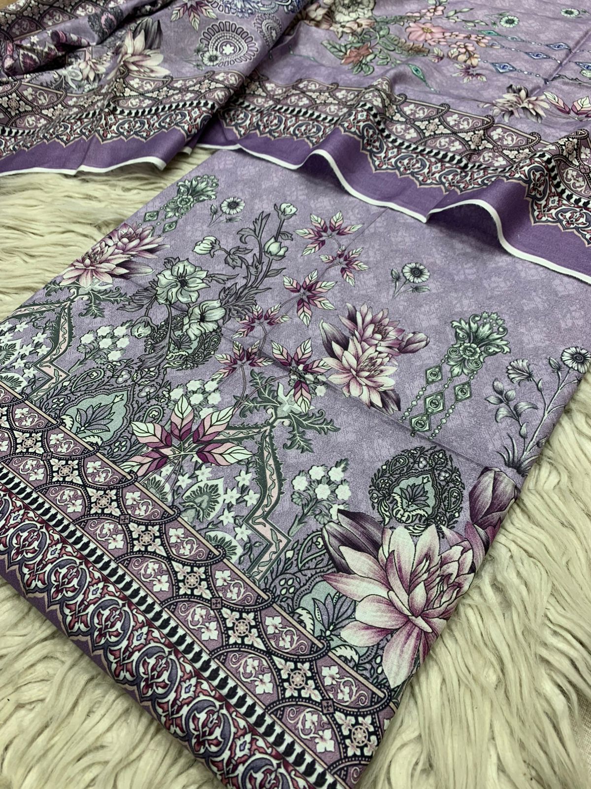 2Pc Lawn Kameez & Dupatta Printed Suit Vol-620
