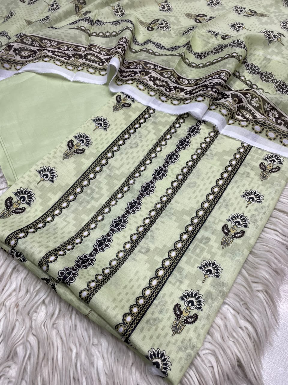 3Pc Sapphire Lawn Digital Printed Unstitched Suit 0200