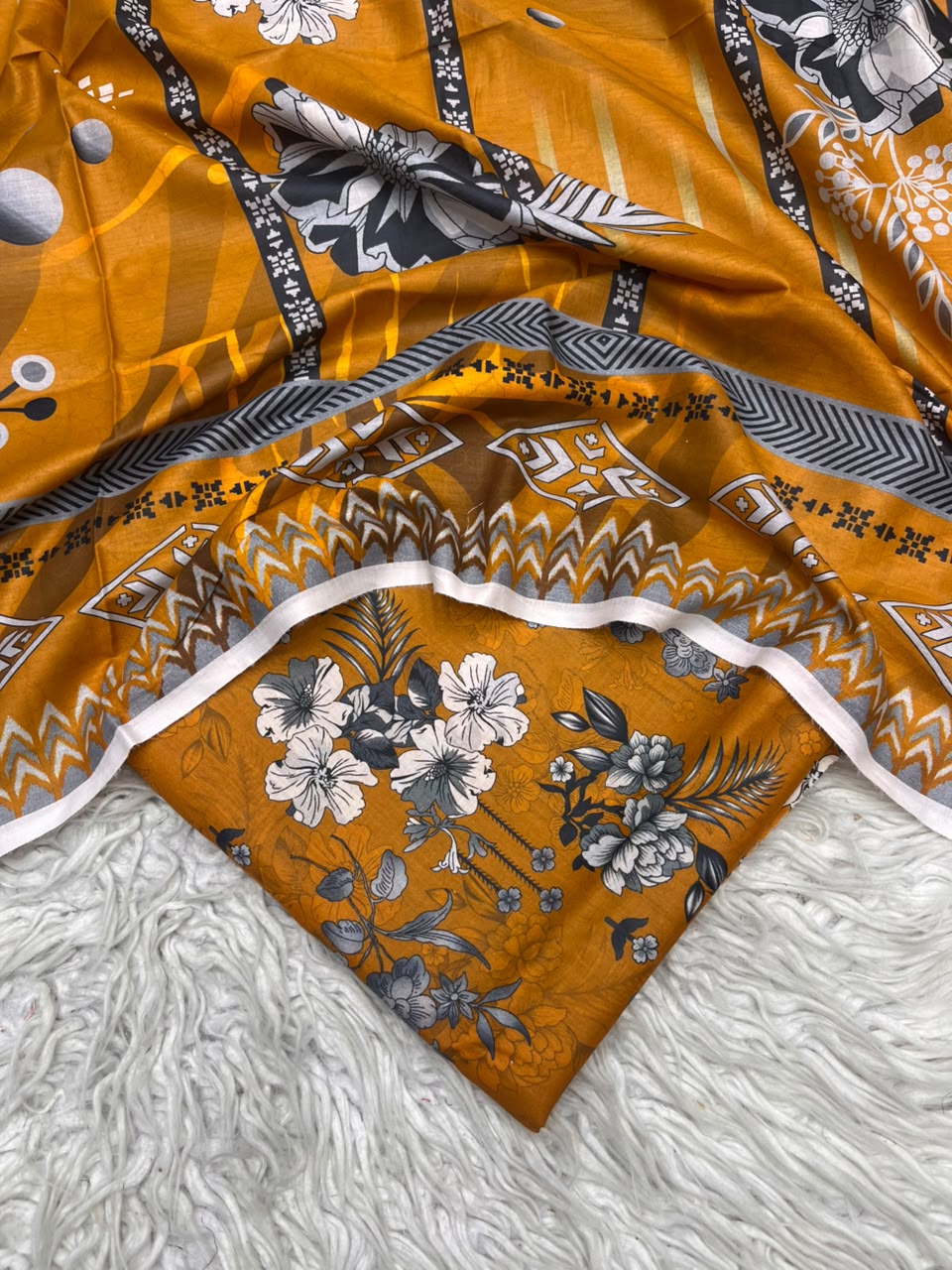 3Pc Same Digital Printed Lawn Suit 15