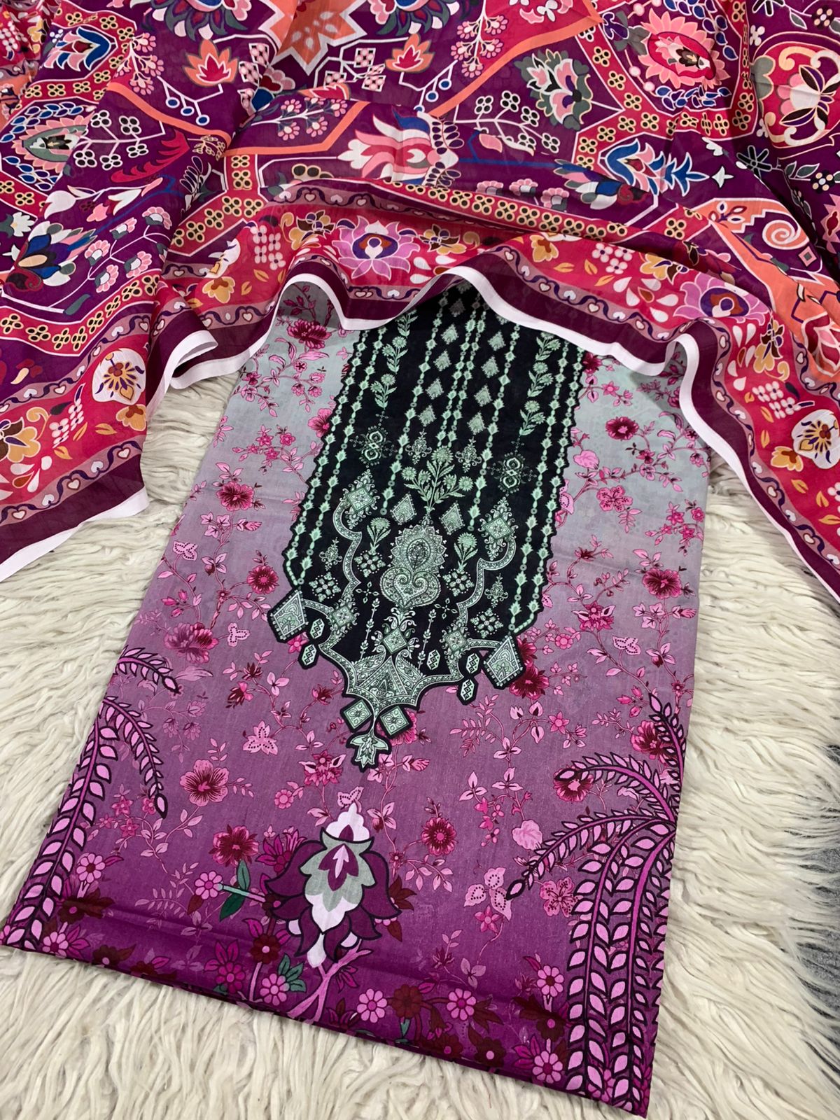 2Pc Bin Noor Fab Lawn Kameez & Dupatta Suit 70