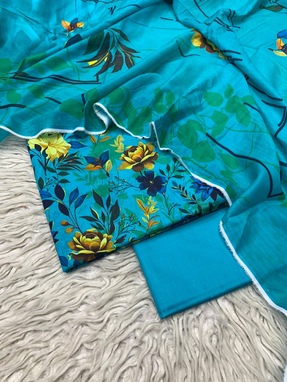 3Pc Lawn Digital Printed Unstitched Suit 15