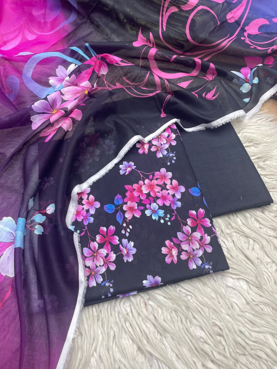 3Pc Lawn Digital Printed Unstitched Suit 15