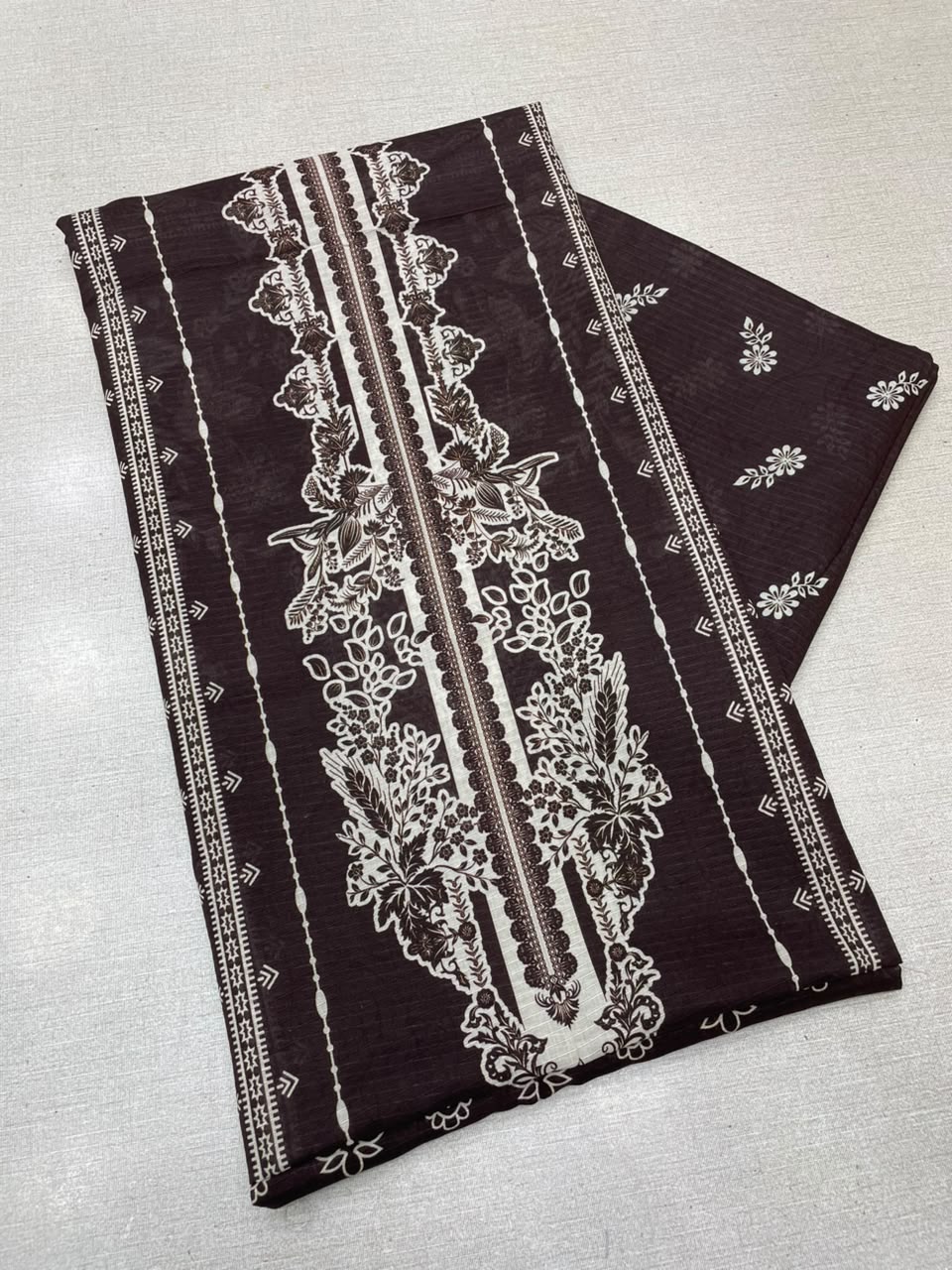 2Pc Bana Doria Lawn Kameez & Trouser 579