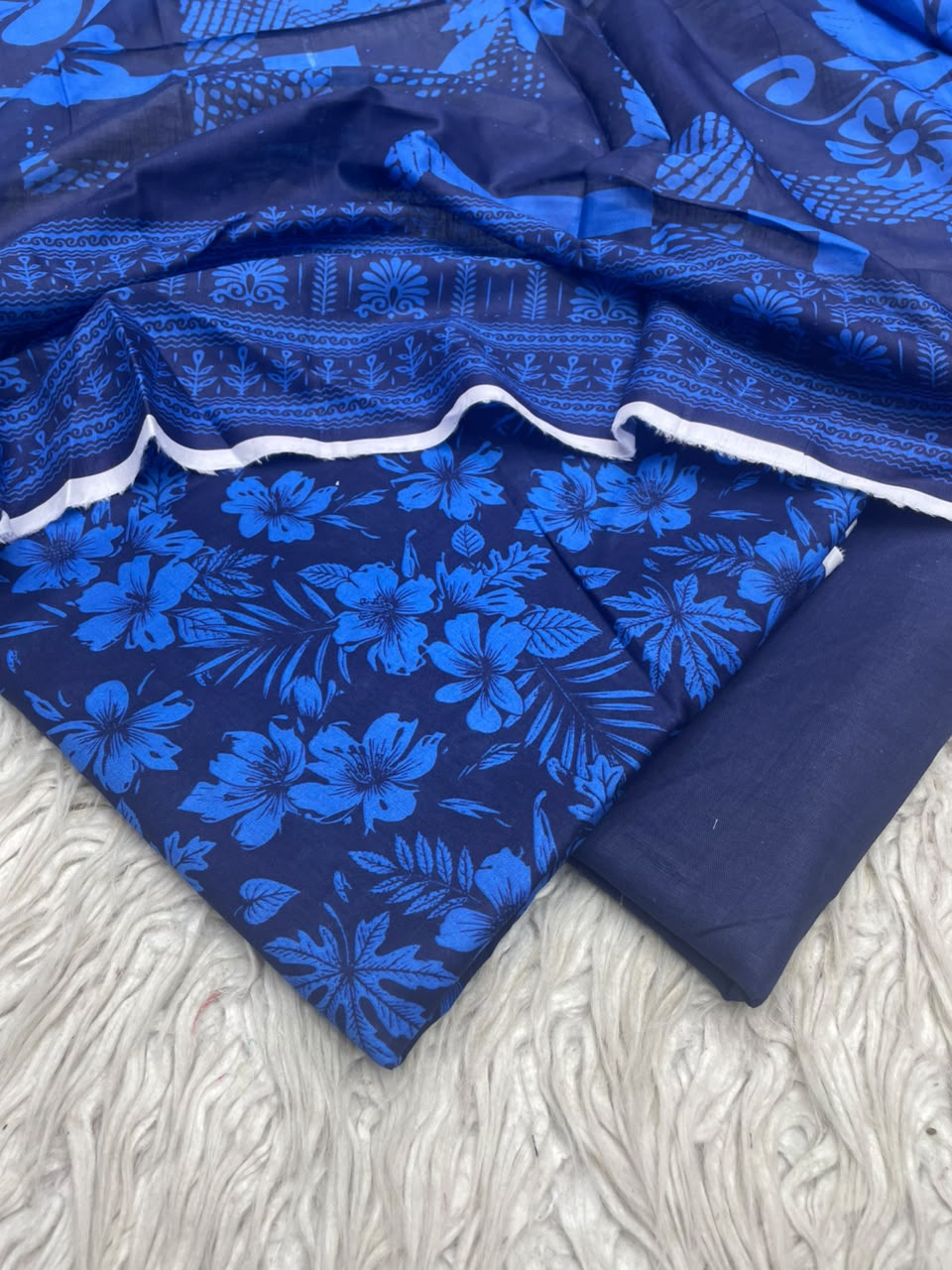 3Pc Lawn Digital Printed Unstitched Suit 15