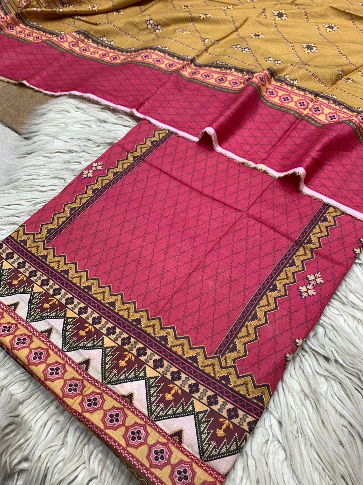 2Pc Lawn Kameez & Dupatta Printed Suit Vol-620