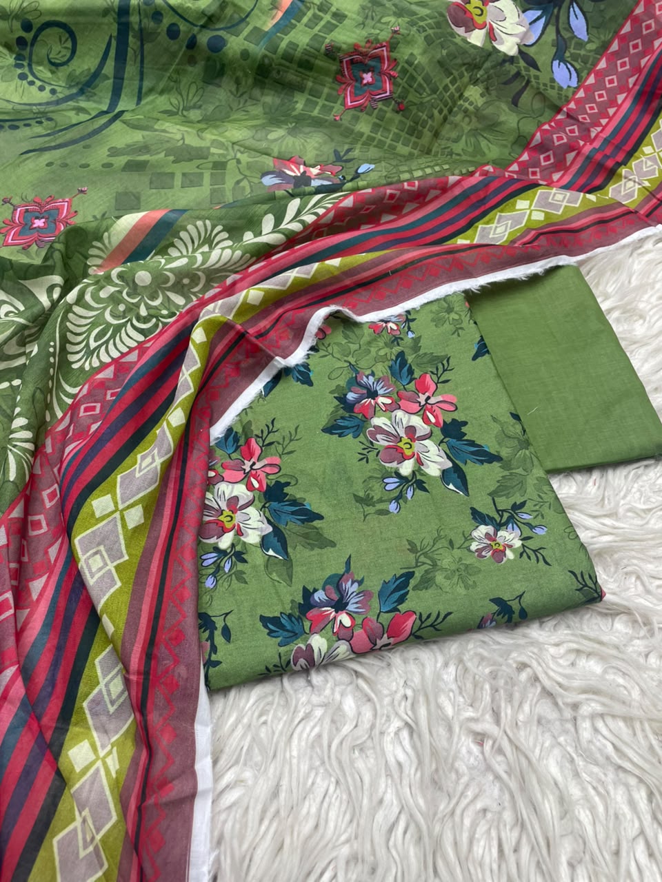 3Pc Lawn Digital Printed Unstitched Suit 15