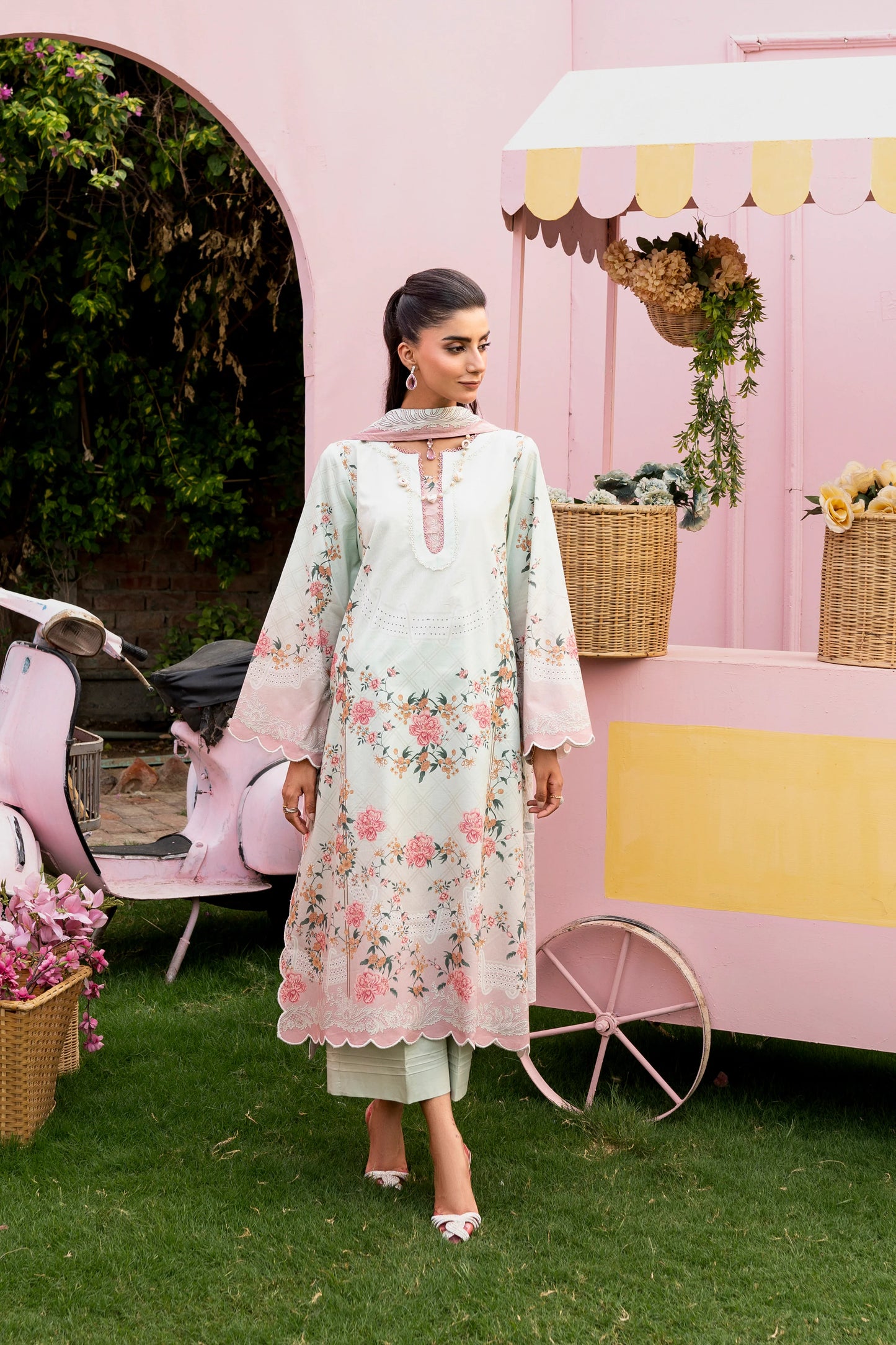 Firdous - Printed - Lawn - 3pc - D925