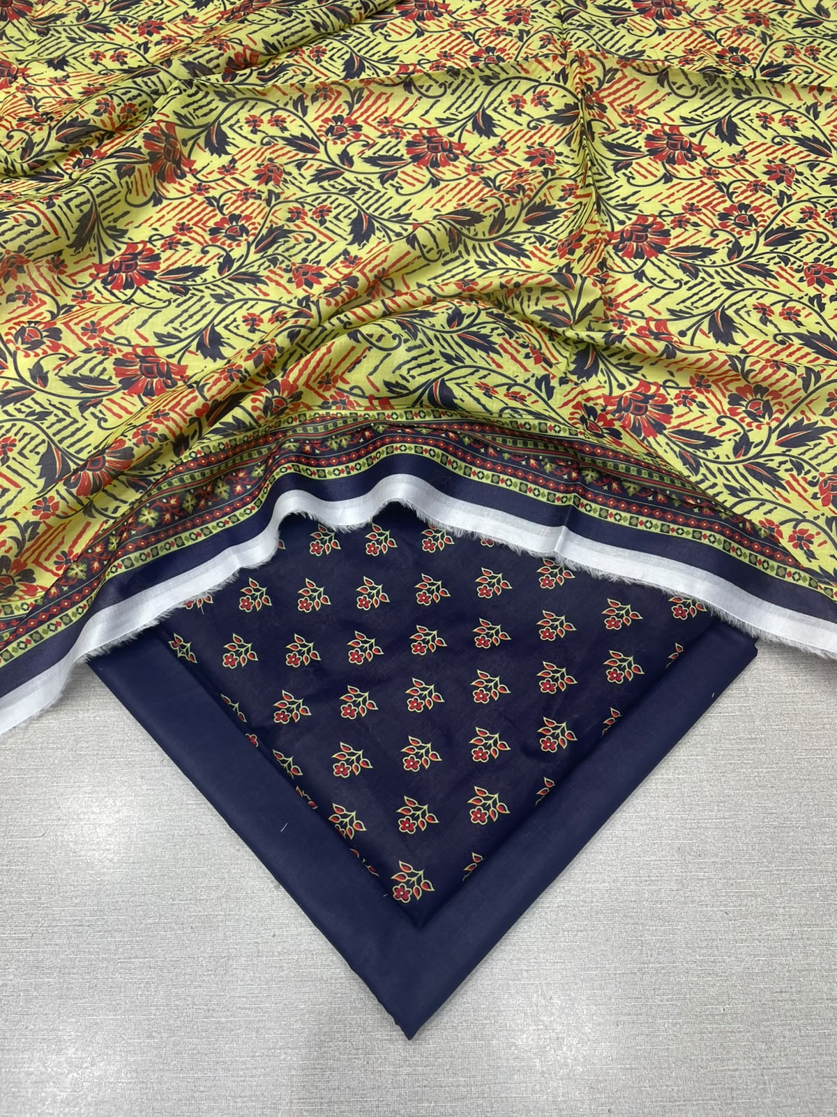 3Pc Gul Ahmad Lawn Unstitched Suit 0226