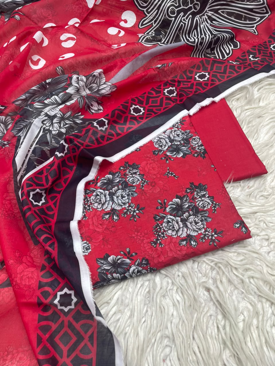 3Pc Lawn Digital Printed Unstitched Suit 15