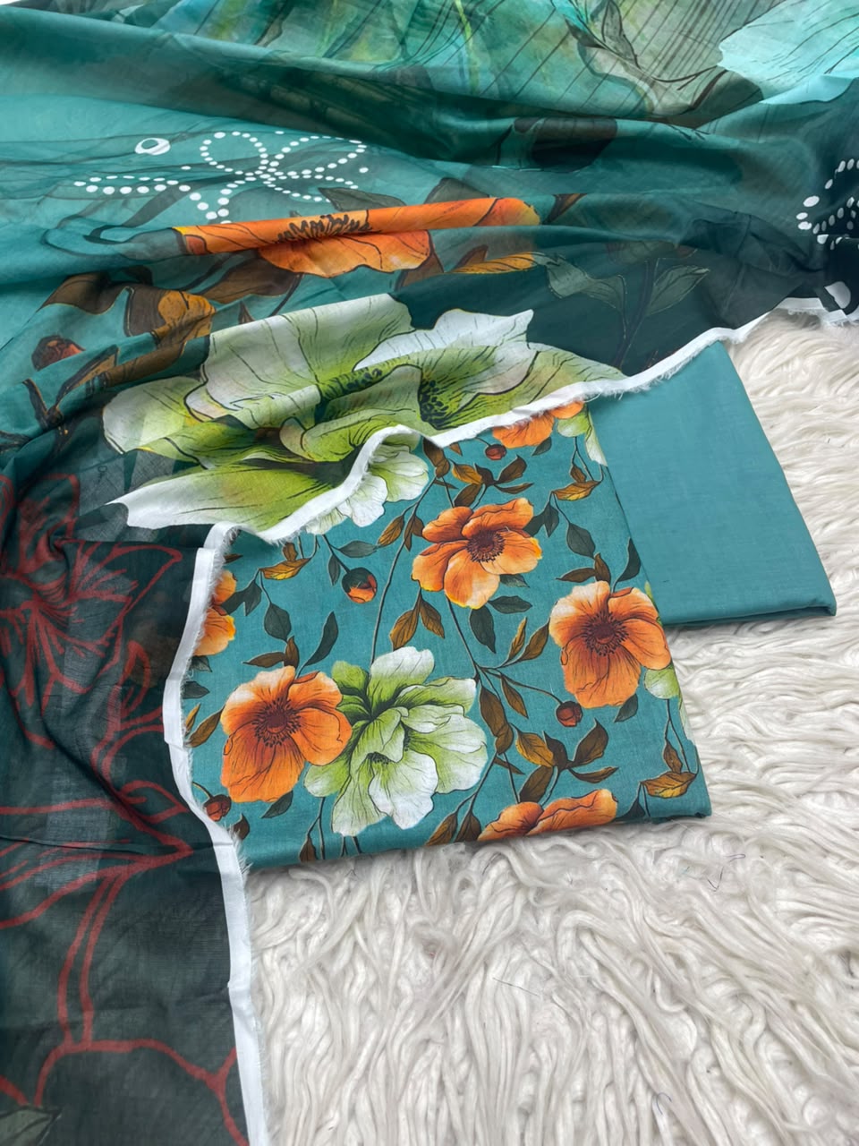 3Pc Lawn Digital Printed Unstitched Suit 15