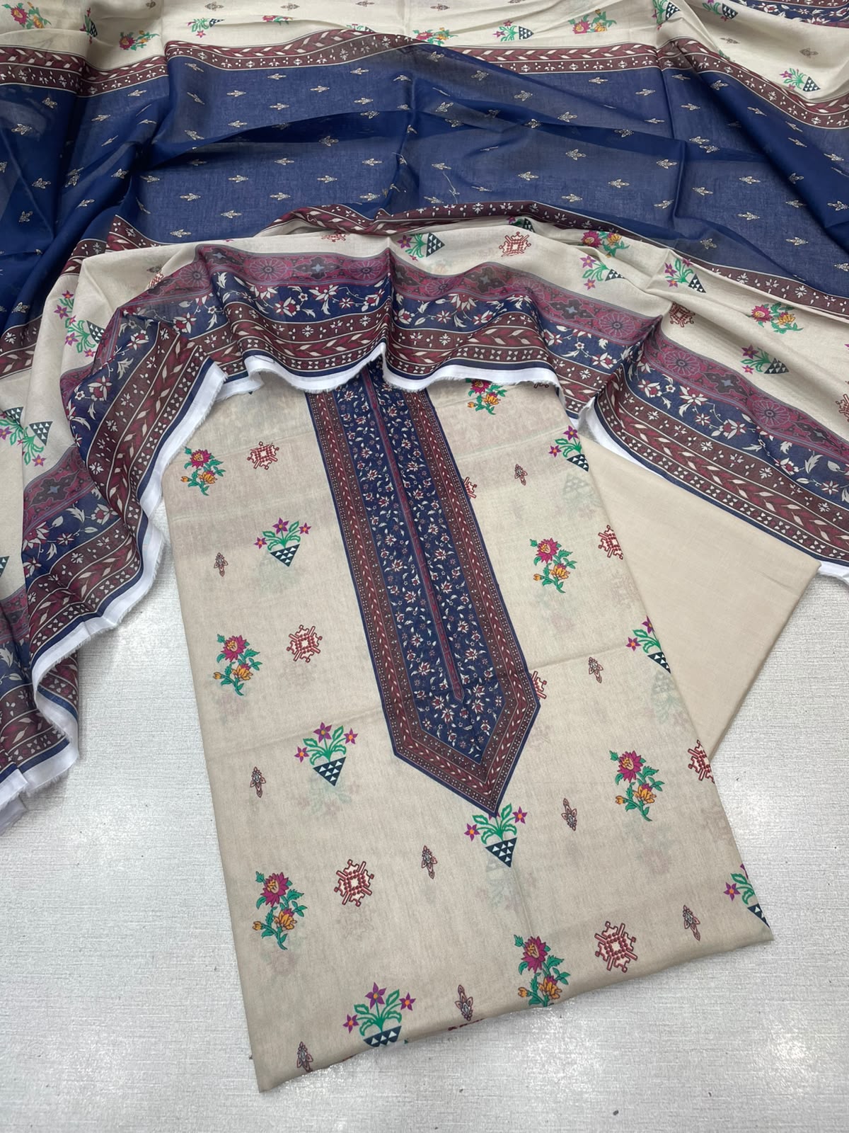 3Pc Lawn Digital Printed Unstitched Suit 48260