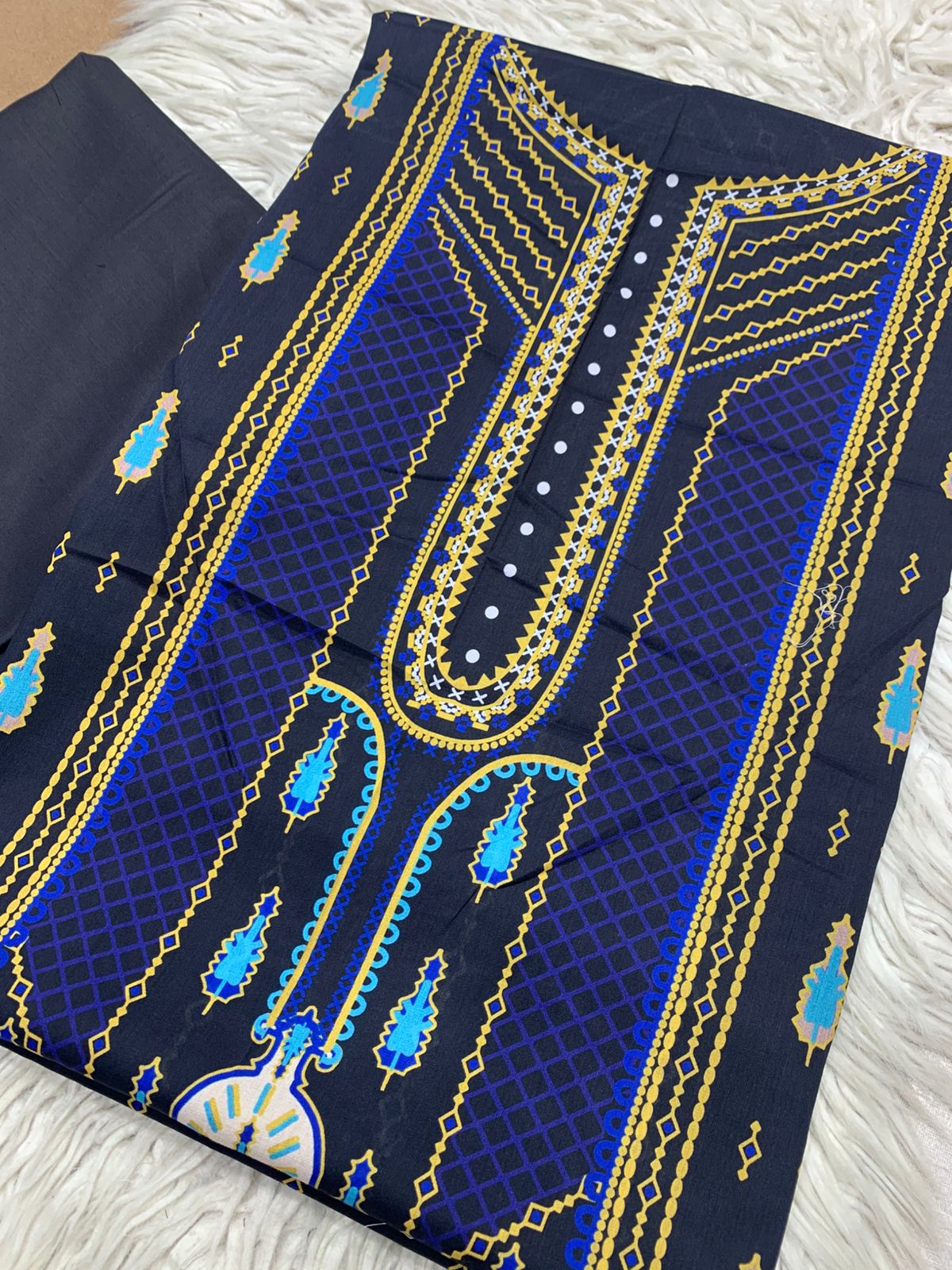 2Pc Bin Noor Fab Lawn Kameez & Dyed Trouser Suit 39