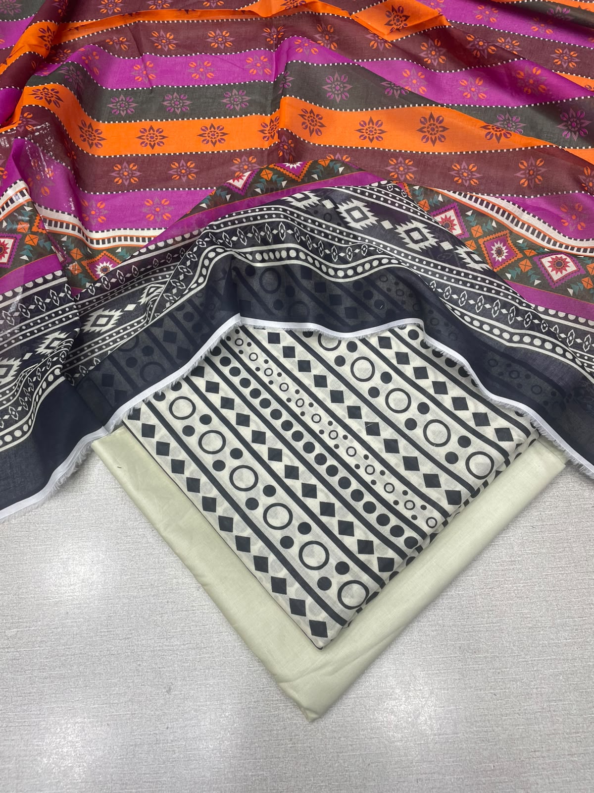 3Pc Gul Ahmad Lawn Unstitched Suit 0226