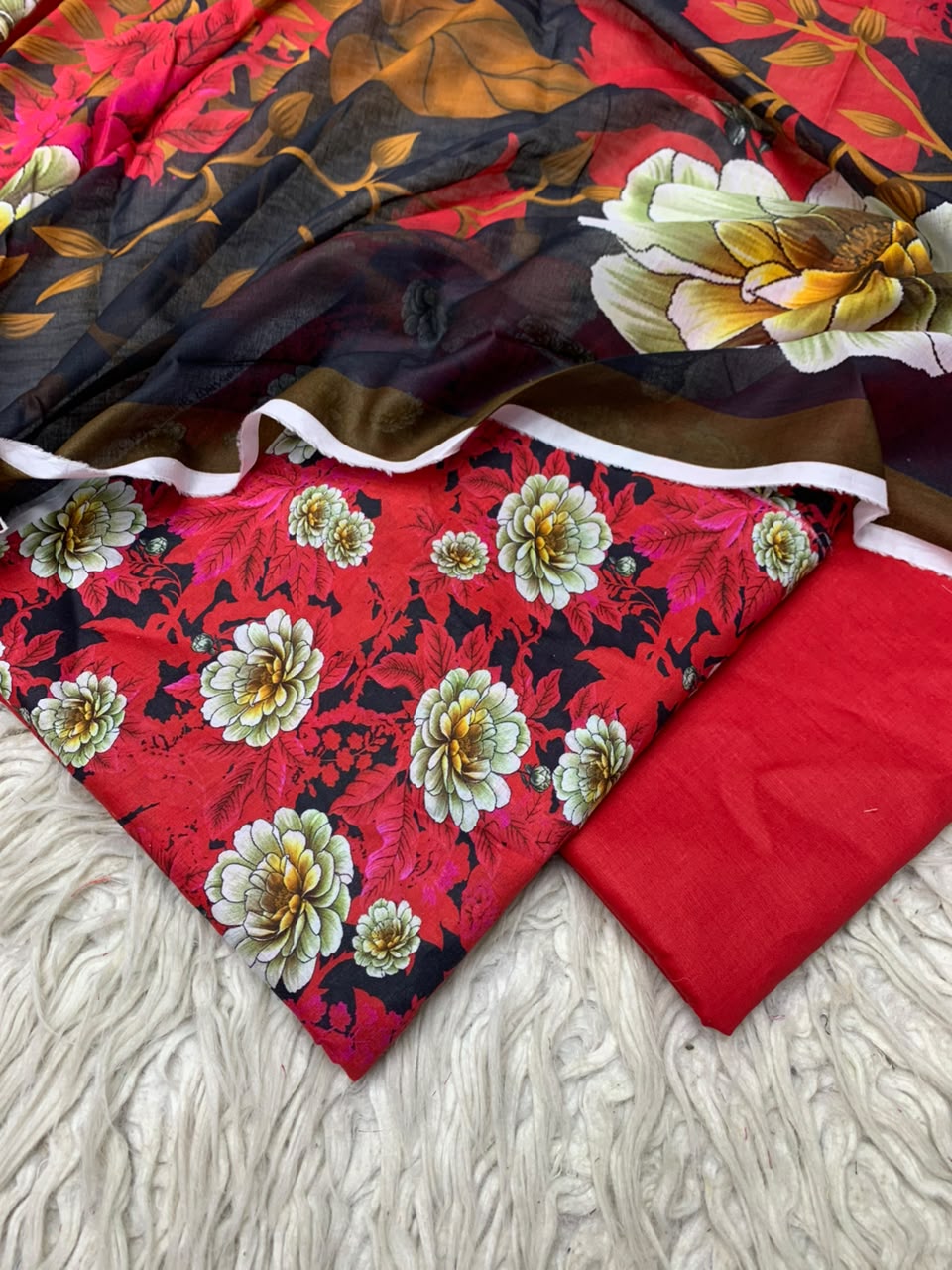 3Pc Lawn Digital Printed Unstitched Suit 15