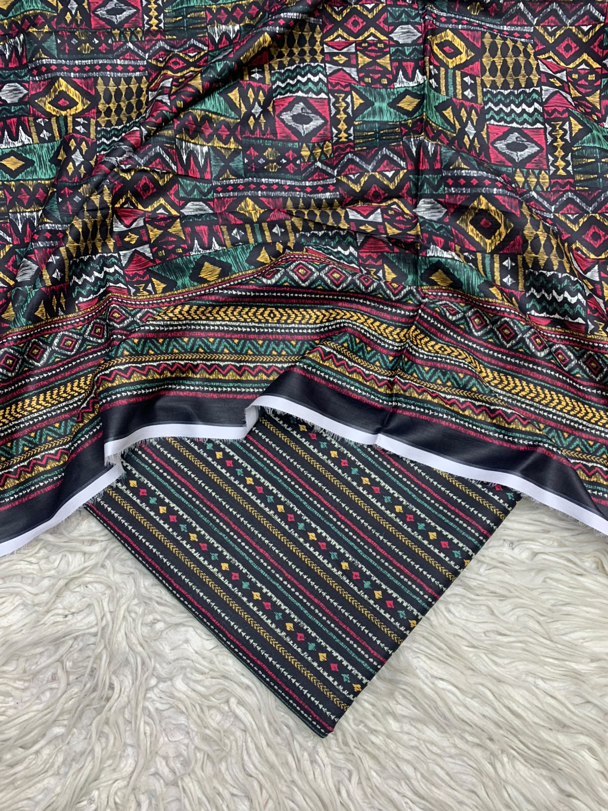 3Pc Printed Lawn Unstitched Suit 6224