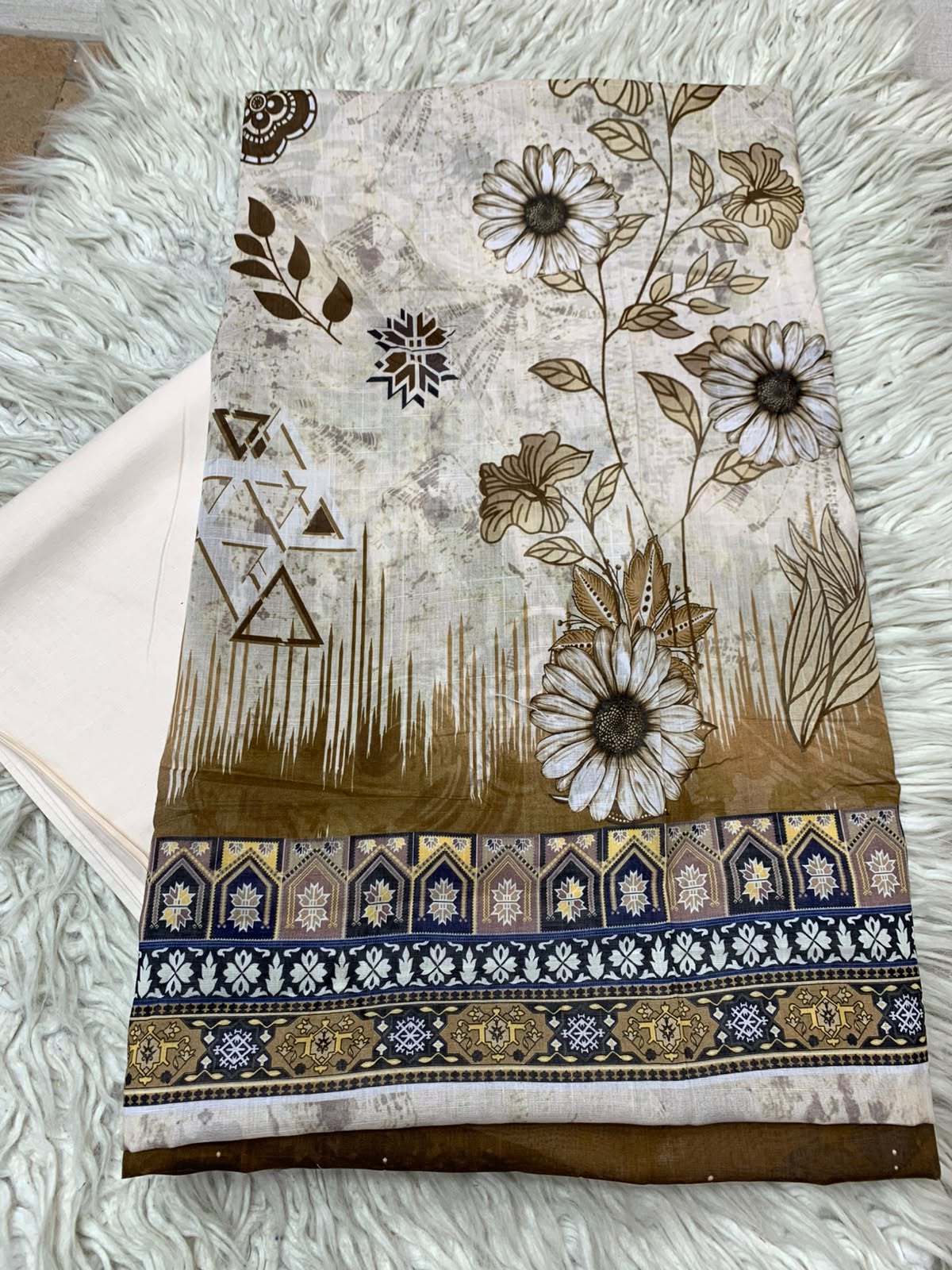 2Pc Printed Lawn Unstitched Suit 550