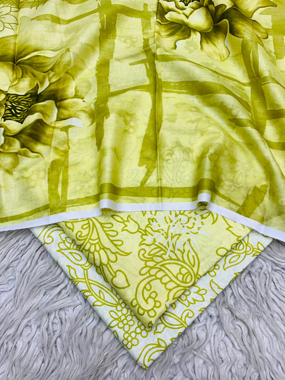 Sapphire 3Pc Lawn Kurta Shalwar Style Design 499