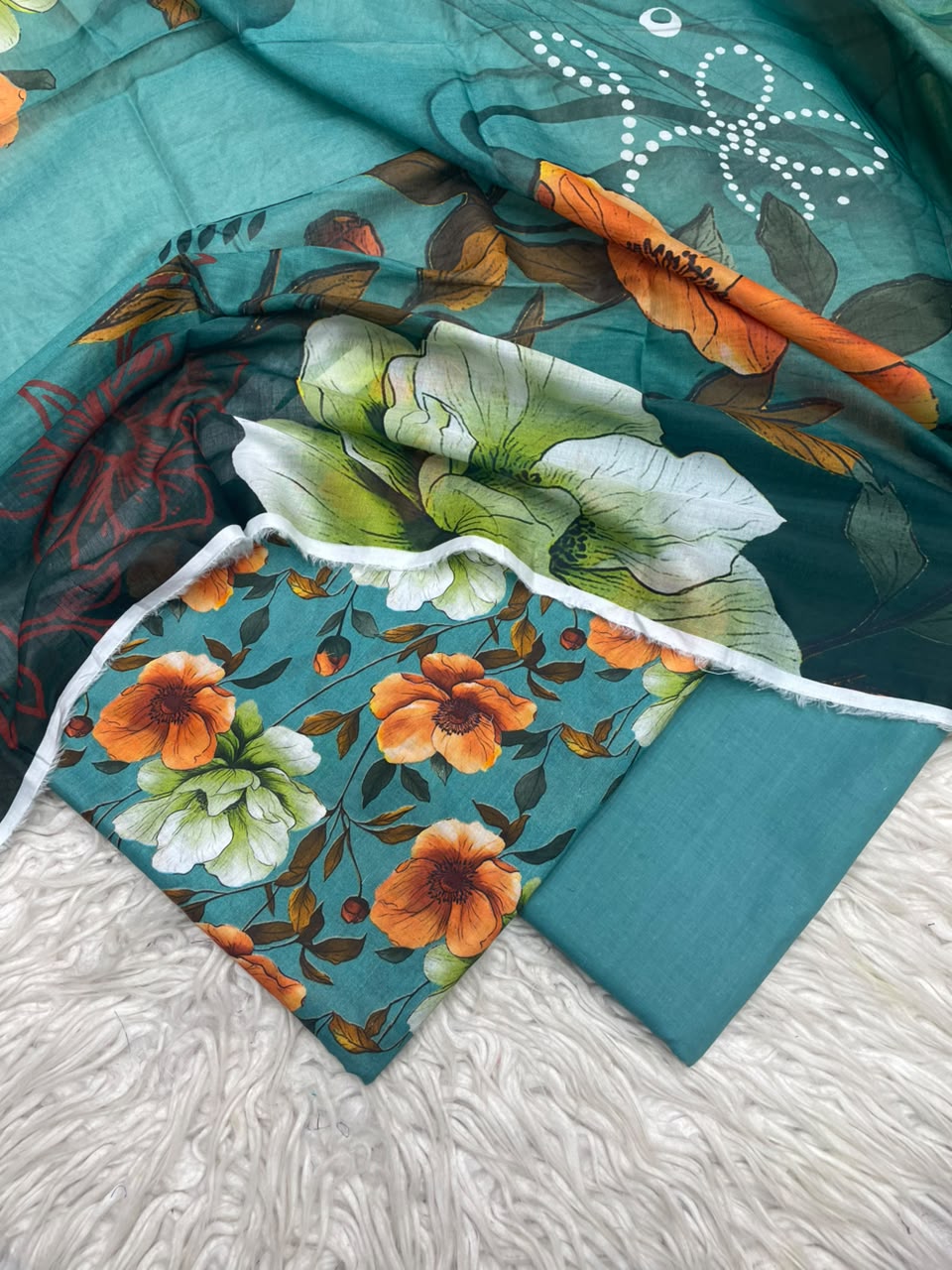 3Pc Lawn Digital Printed Unstitched Suit 15
