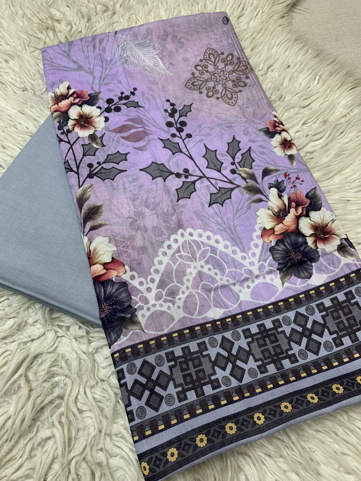 2Pc Printed Lawn Unstitched Suit 550