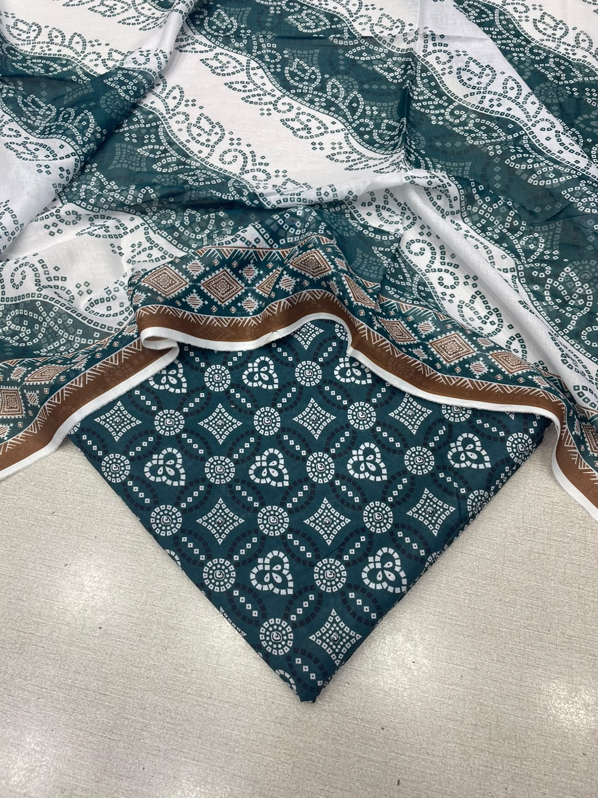 3Pc Gul Ahmad Lawn Unstitched Suit 0227