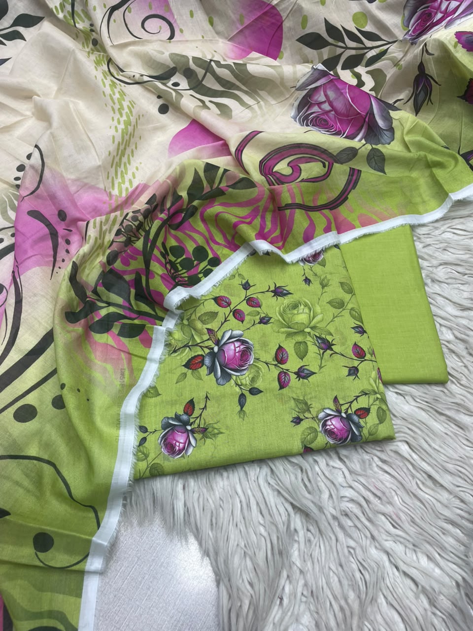 3Pc Lawn Digital Printed Unstitched Suit 15