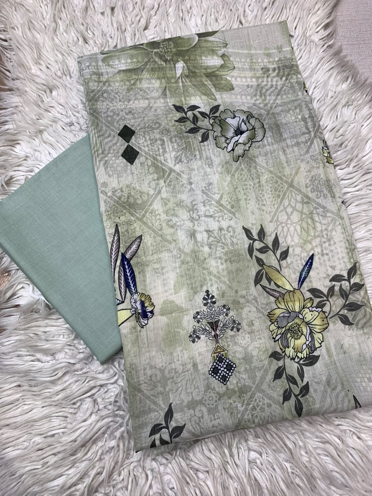 2Pc Printed Lawn Unstitched Suit 550