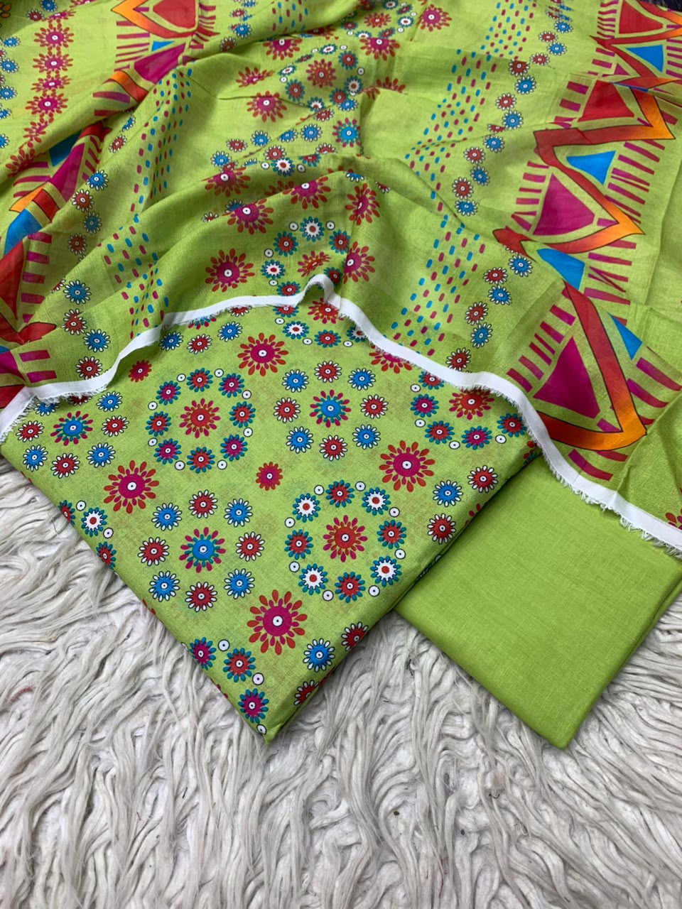 3Pc Lawn Digital Printed Unstitched Suit 15