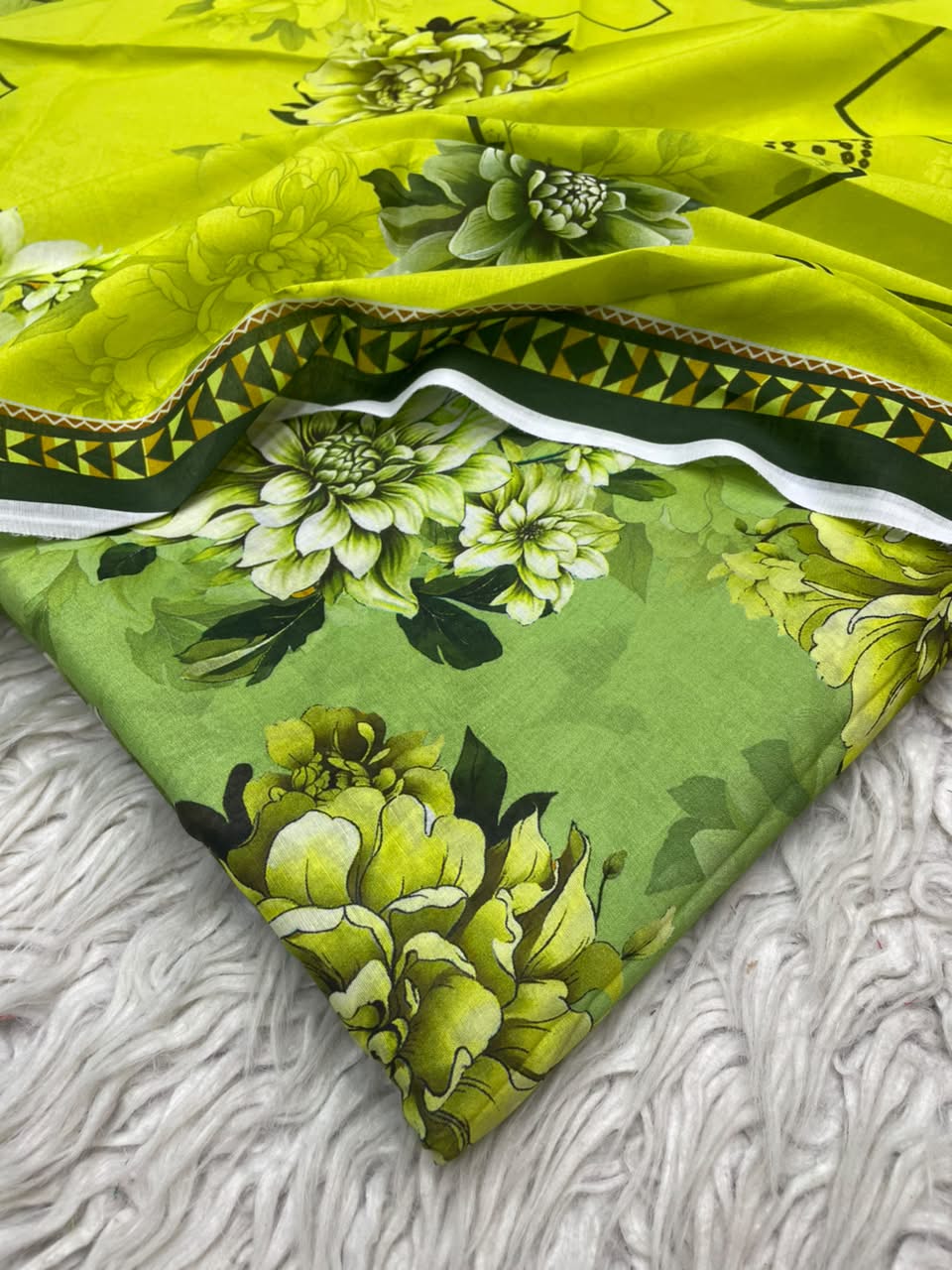3Pc Same Printed Lawn Suit 570