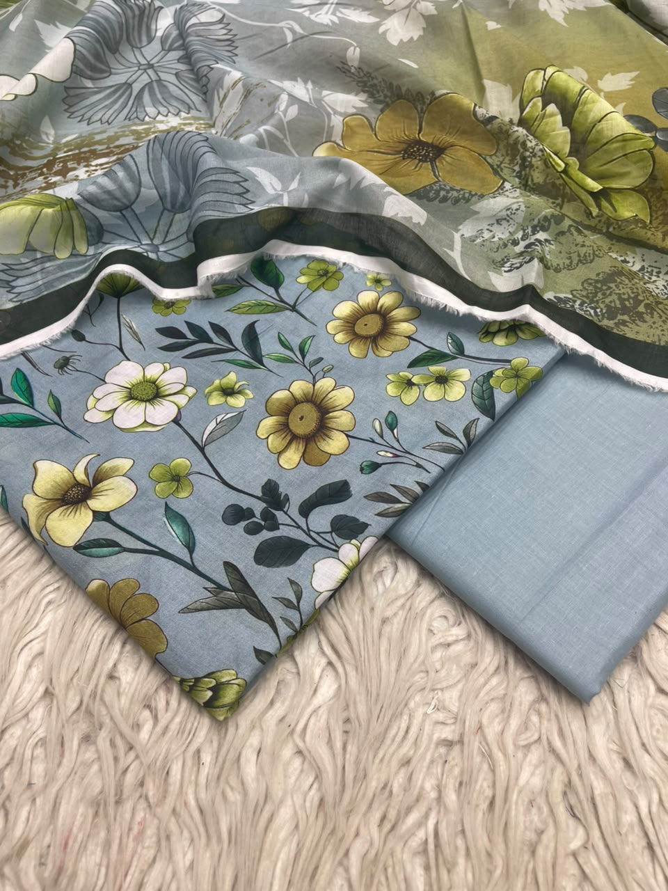 3Pc Lawn Digital Printed Unstitched Suit 15