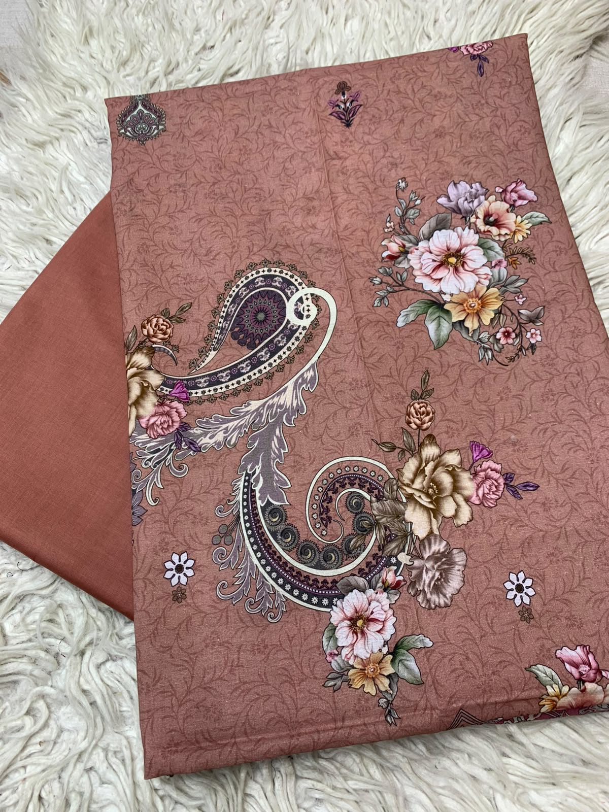 2Pc Printed Lawn Unstitched Suit 550
