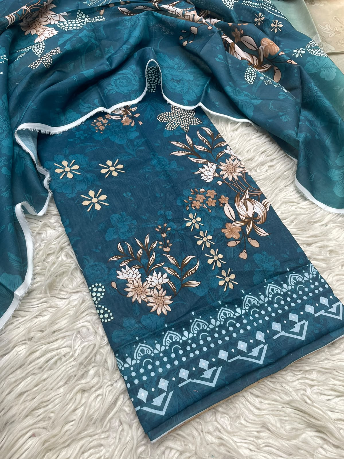 2Pc Printed Lawn Kameez & Dupatta 525