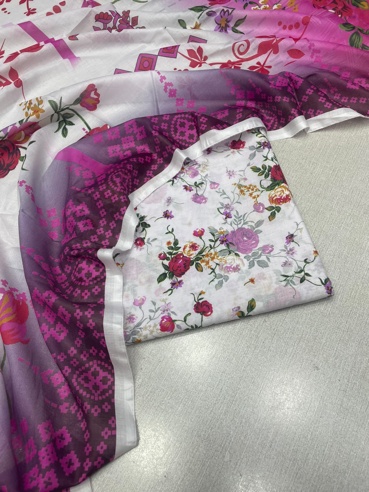 2Pc Gul Ahmad Lawn Kameez & Dupatta Suit 0226