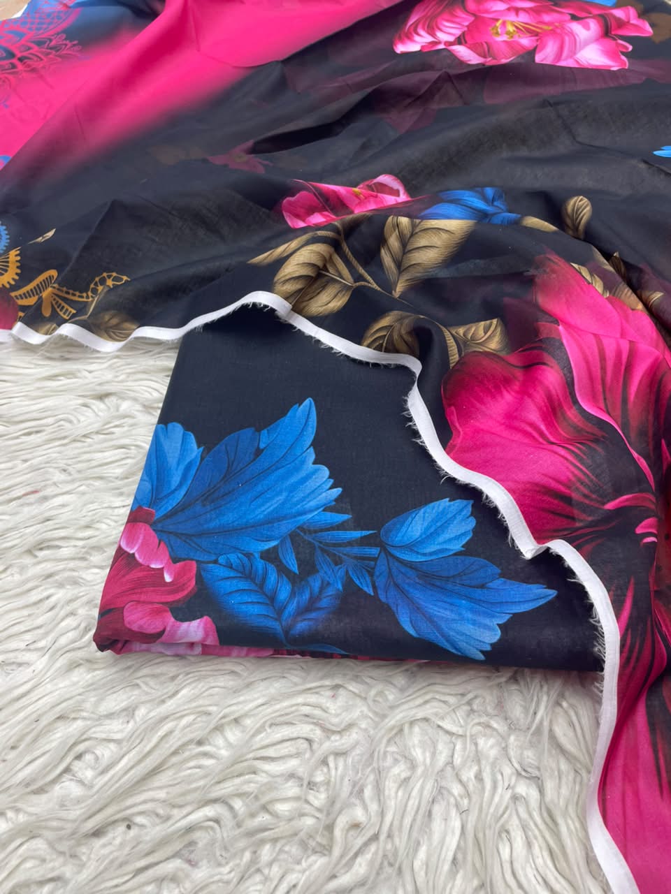 3Pc Same Printed Lawn Suit 570