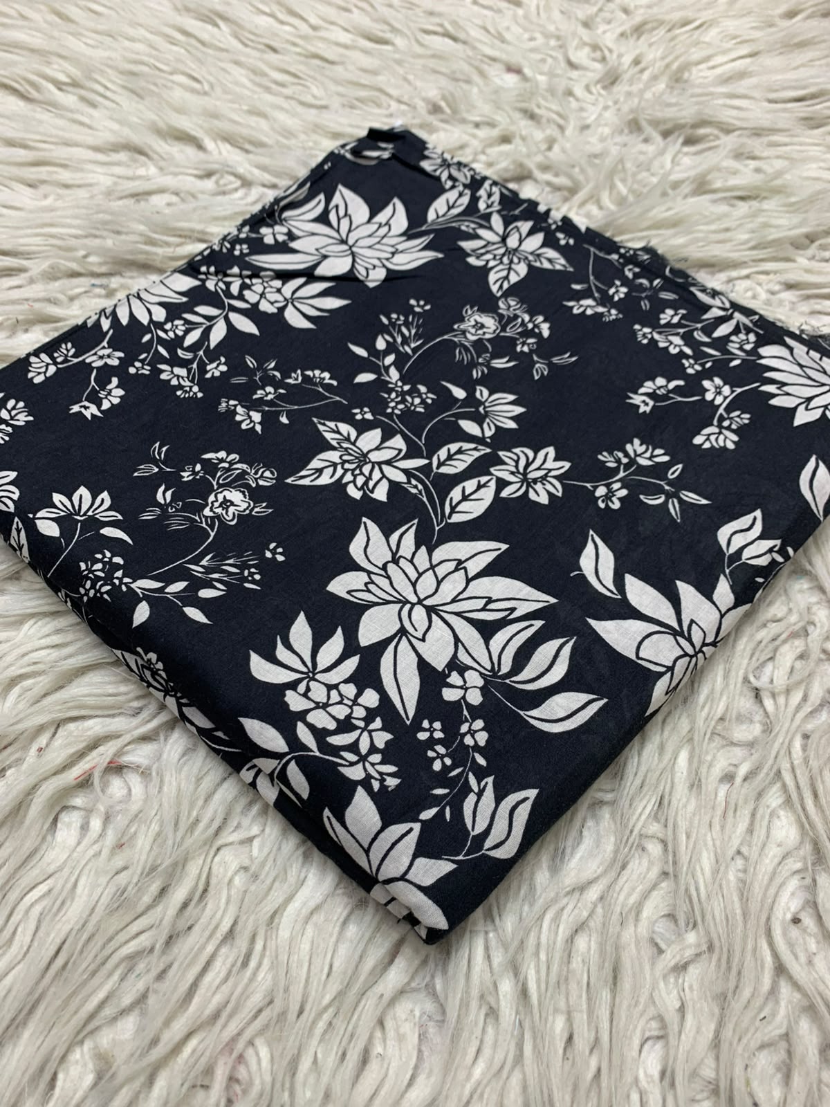 2Pc Lawn Digital Printed Unstitched Suit 694