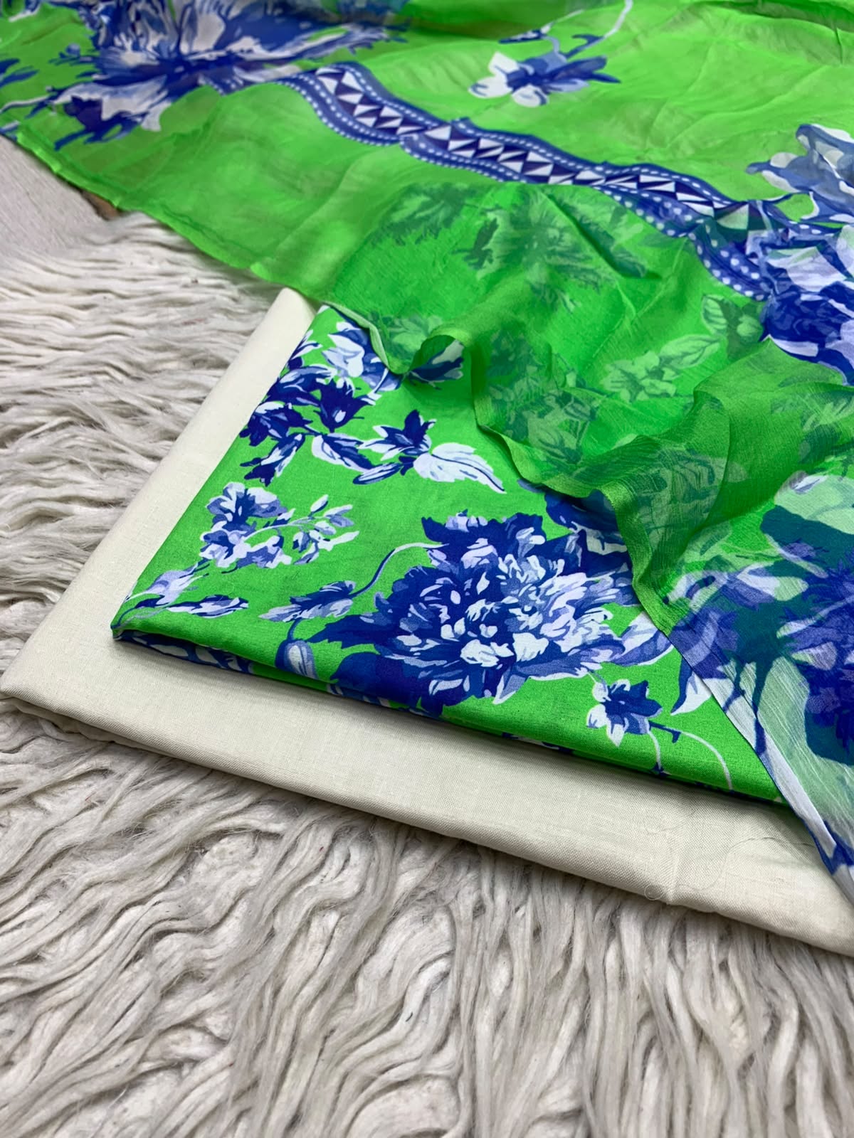 90x88 3Pc Premium Lawn Suit Vol-0020