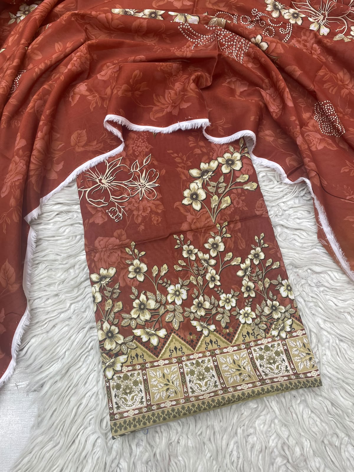 2Pc Printed Lawn Kameez & Dupatta 525
