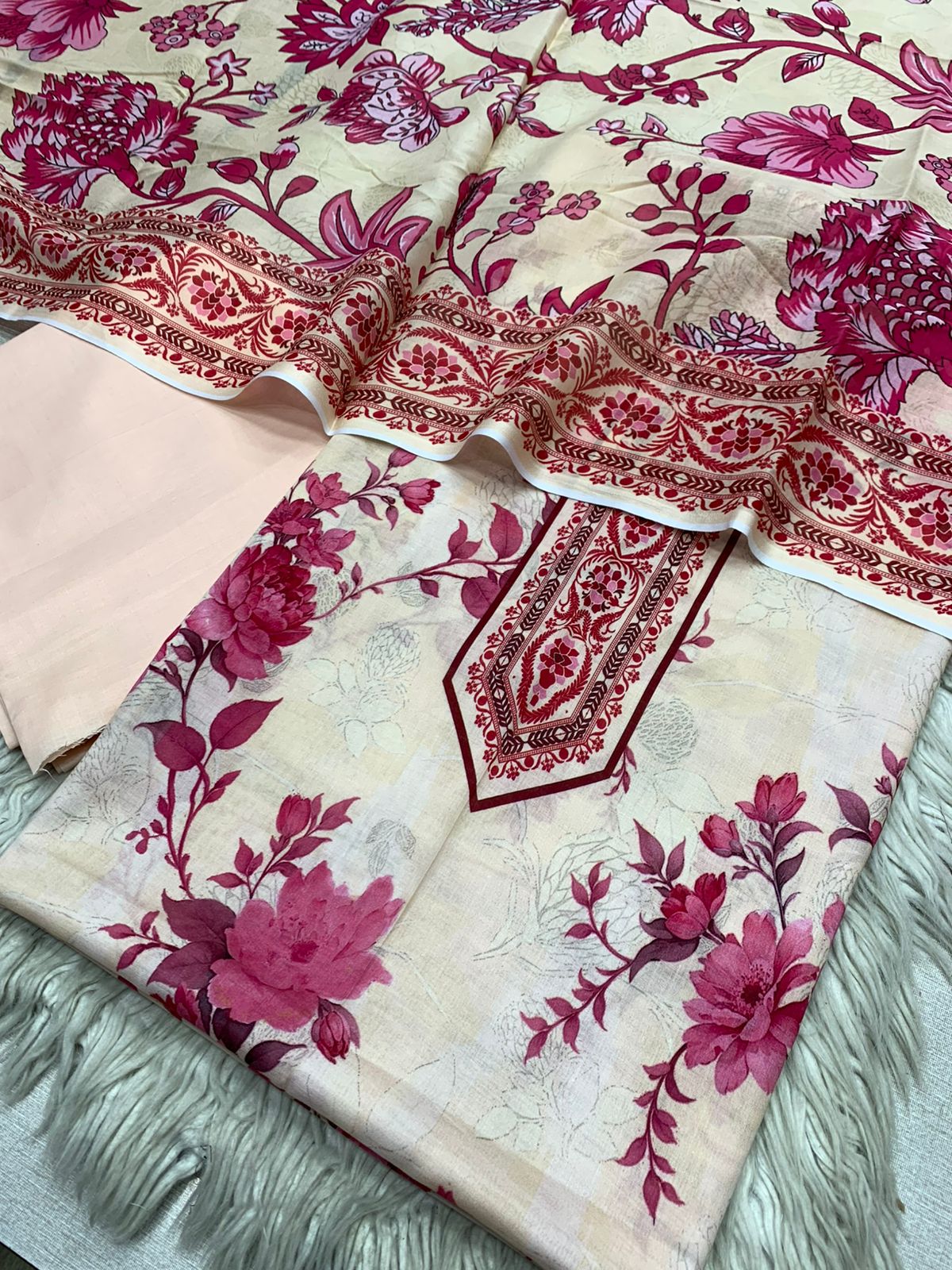 2Pc Lawn Kameez & Trouser Unstitched Suit 0202