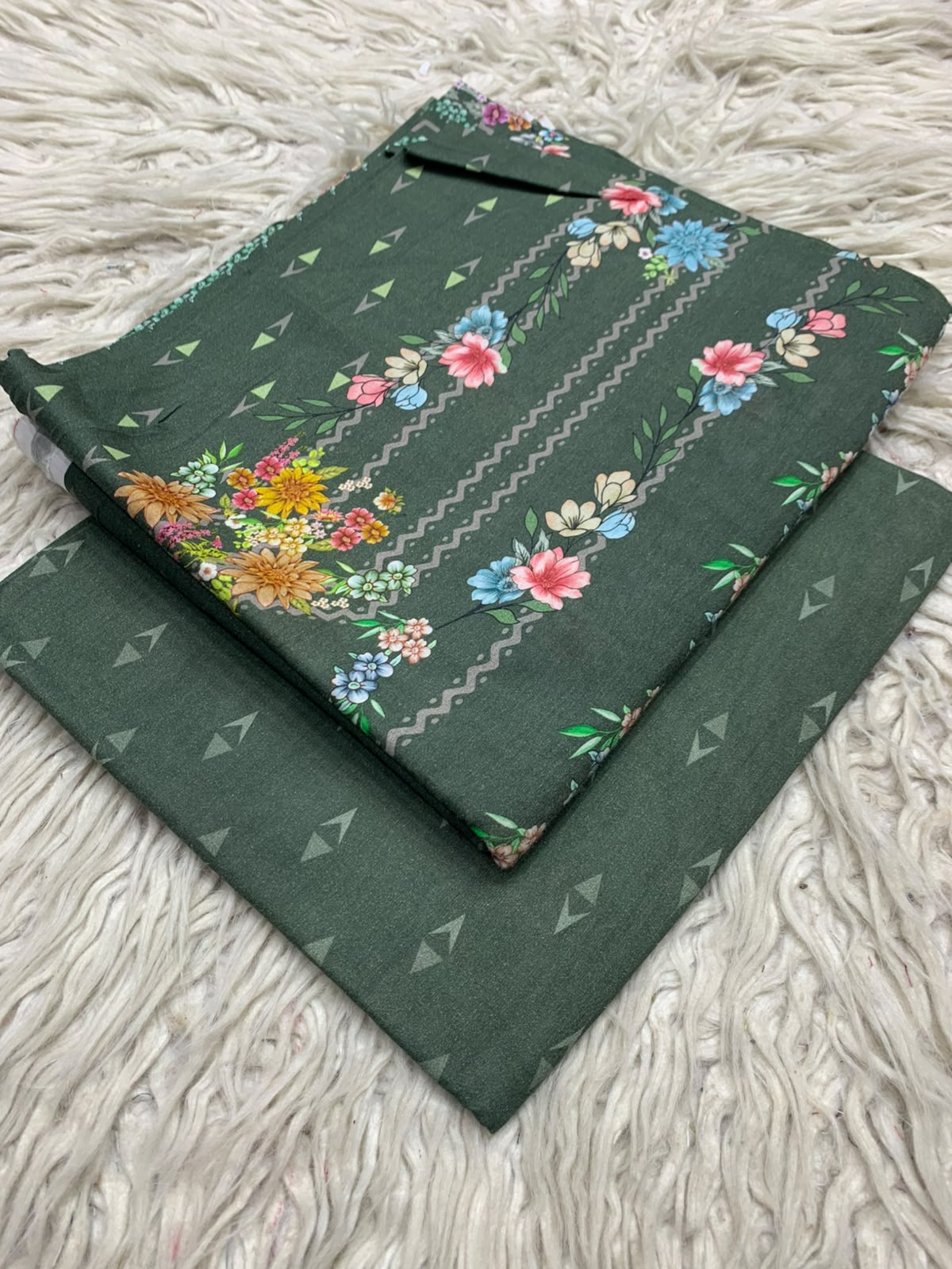 2Pc Lawn Digital Printed Unstitched Suit 335