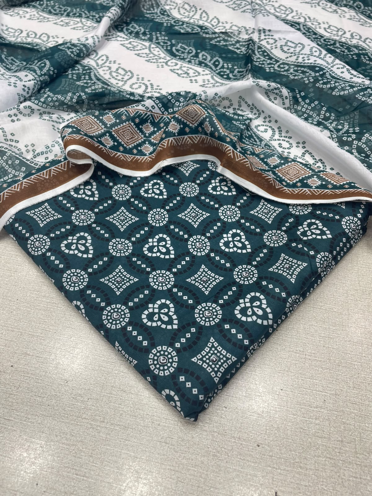 3Pc Gul Ahmad Lawn Unstitched Suit 0227