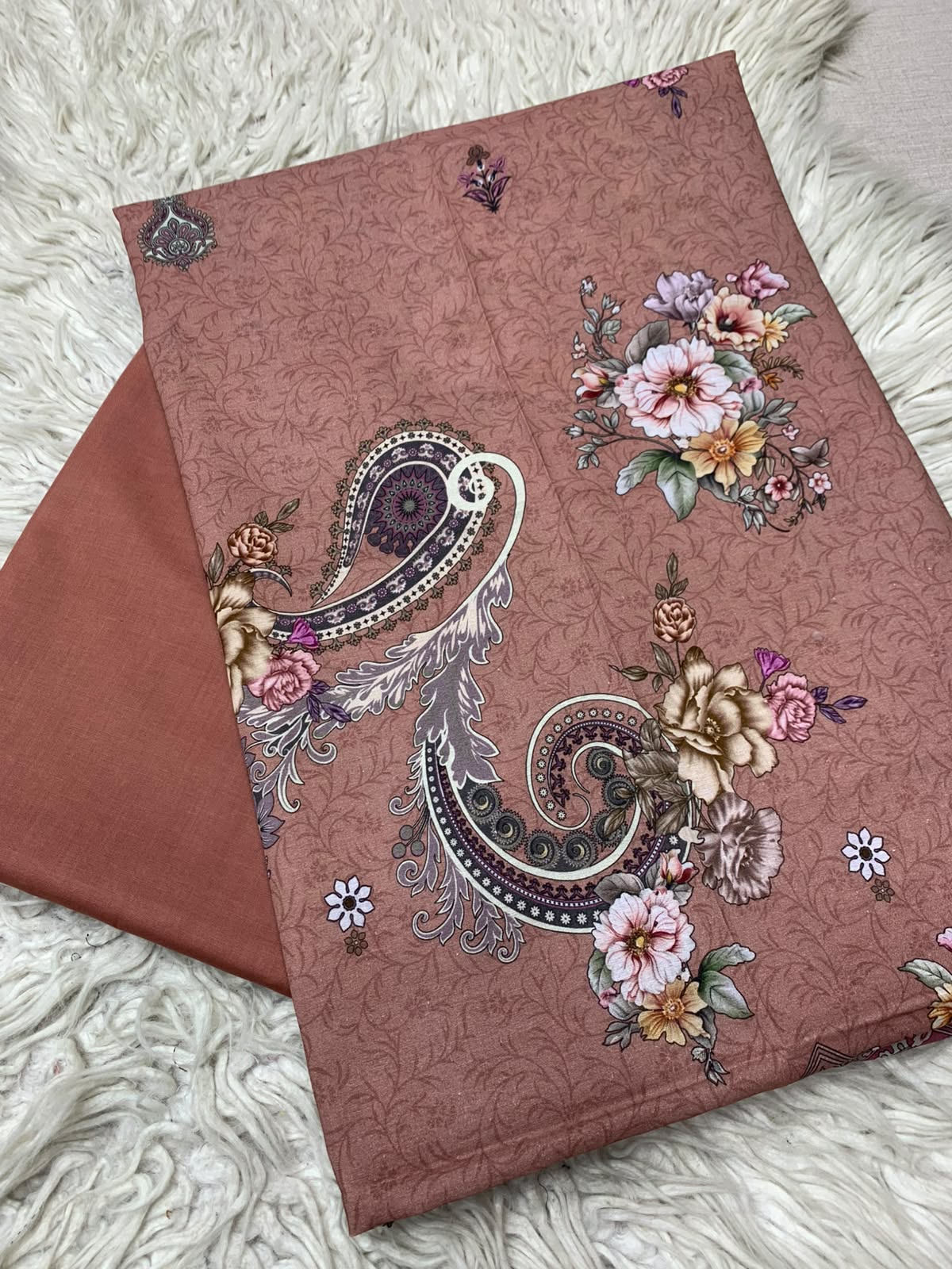 2Pc Printed Lawn Unstitched Suit 550
