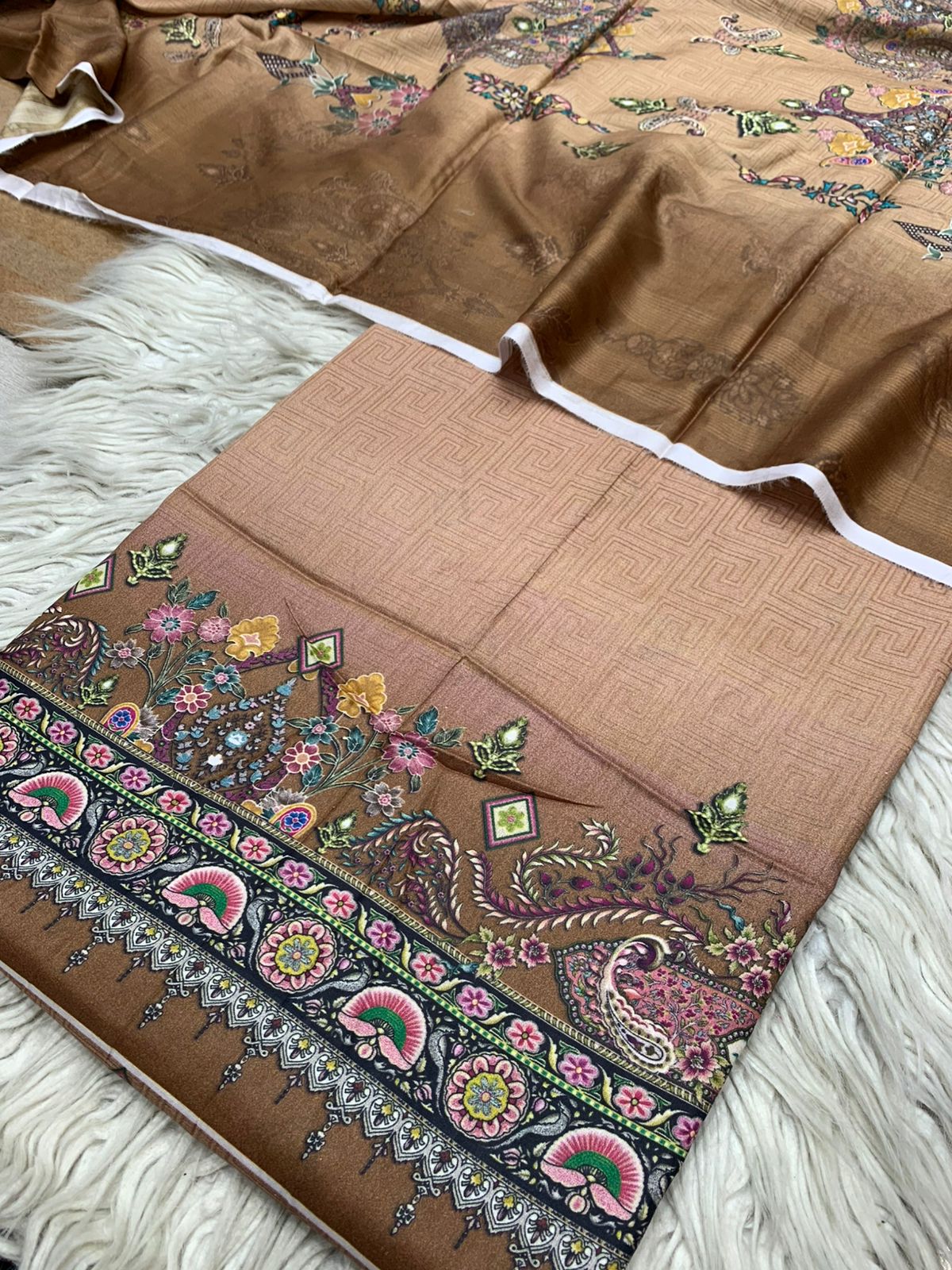 2Pc Lawn Kameez & Dupatta Printed Suit Vol-620